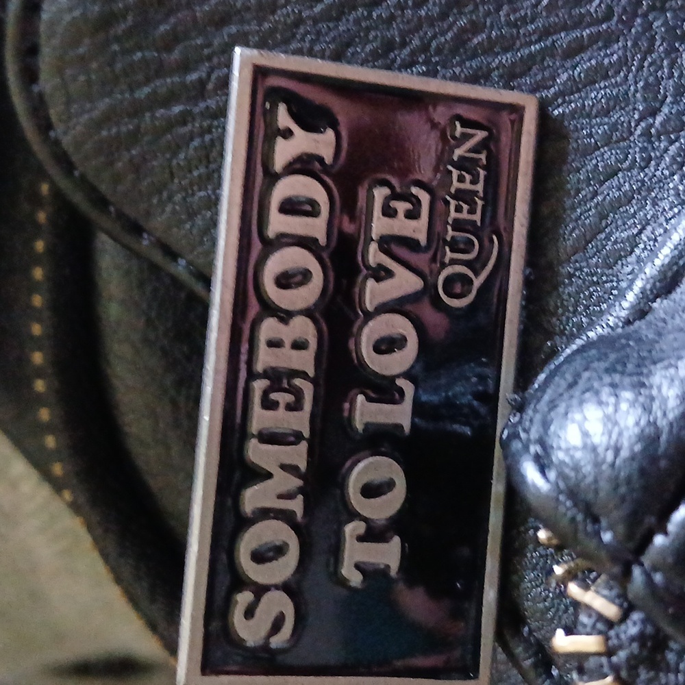 Queen Somebody To Love Enamel Pin - Picture 2 of 3